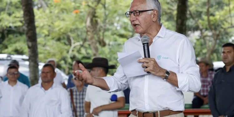 Presentan una moción contra el ministro de Salud de Colombia por la muerte de un niño con hemofilia