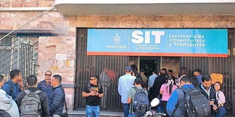Cubanos y venezolanos habrían tenido plazas fantasma en la SIT, según nuevas autoridades