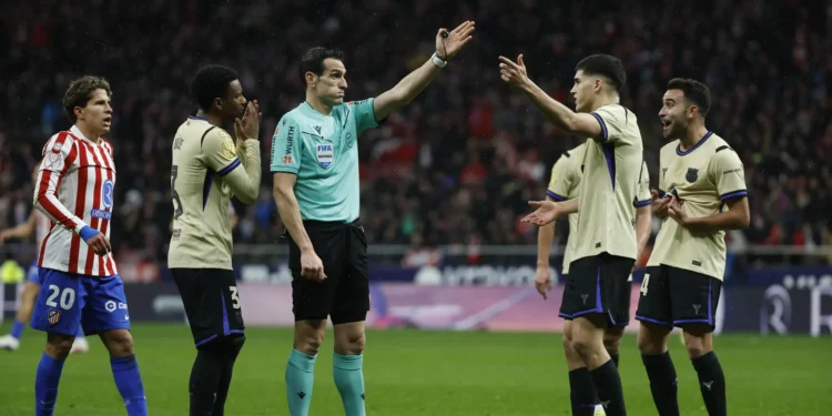 El Barça envía una queja formal a la RFEF por la falta de «criterio homogéneo» arbitral