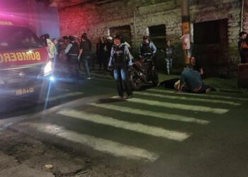 En plena marcha, motociclista sufre crisis epiléptica y embiste una mujer | Móvil Emergencia TGU