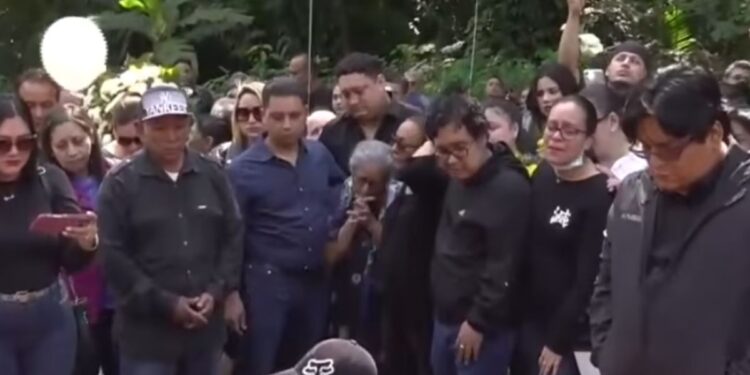 Entre lagrimas y exigencias de justicia, amigos y familiares dan el último adiós al abogado René Altamirano
