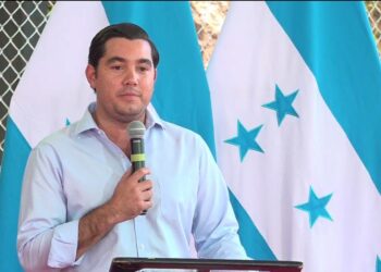 Exministro desmiente planillas fantasma en la SIT: “Que den los nombres”