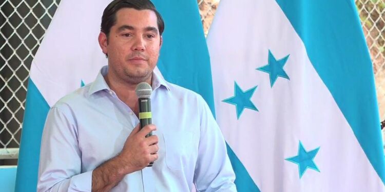 Exministro desmiente planillas fantasma en la SIT: “Que den los nombres”