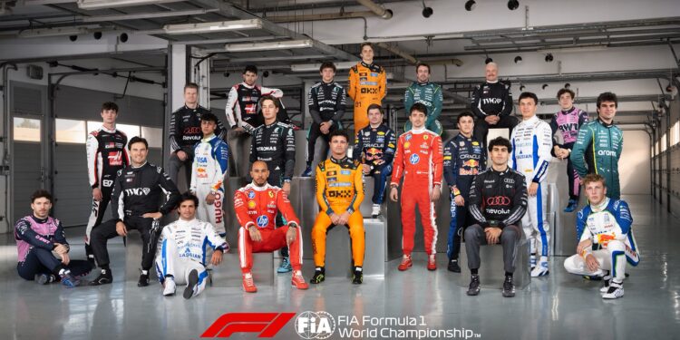 El llamado de atención que sorprendió a Verstappen y un lugar en el “altar”: el show de Colapinto en la foto grupal de la F1