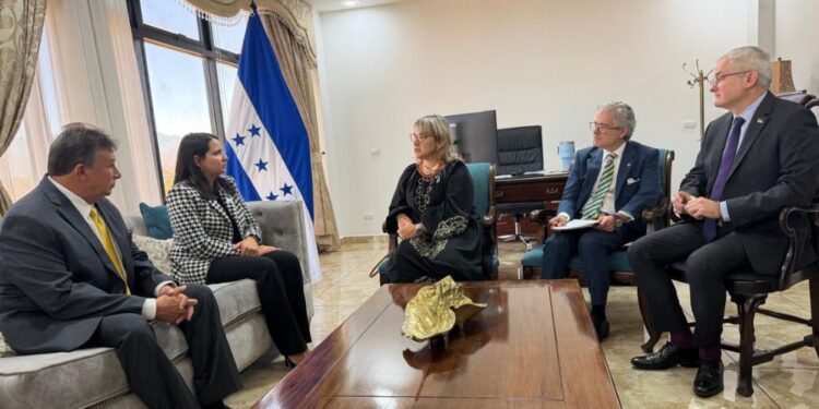 Honduras y Ucrania