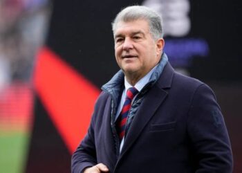 Laporta dimite buscando ganar la relección en el Barça