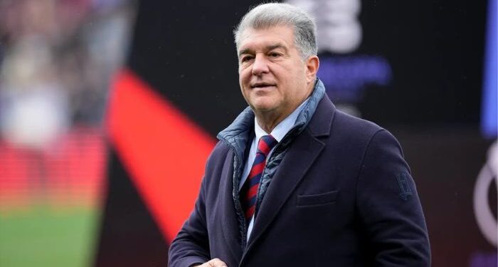 Laporta dimite buscando ganar la relección en el Barça