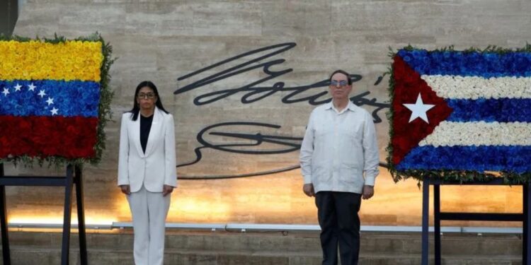 Las fuerzas de seguridad cubanas abandonan Venezuela mientras aumenta la presión de EE.UU
