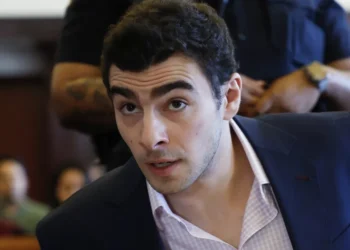 Luigi Mangione se queja de estar siendo sometido a un doble enjuiciamiento