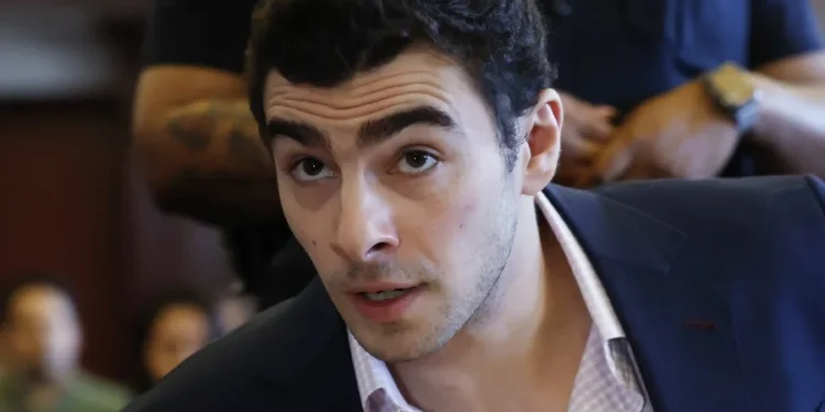 Luigi Mangione se queja de estar siendo sometido a un doble enjuiciamiento