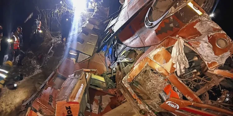 Al menos 19 muertos en un accidente de autobús con turistas extranjeros en Nepal
