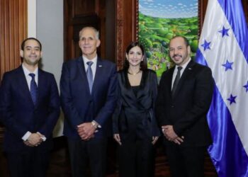 El actual presidente del colegio de abogados ahora en representación de los liberales en la comuna de banca y seguros