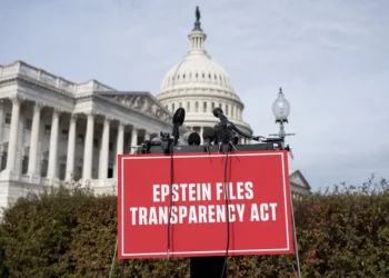 EE.UU. retira miles de documentos de Jeffrey Epstein tras divulgar información de víctimas