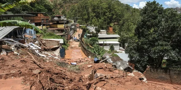 Suben a 66 los muertos por las lluvias en el sureste de Brasil; tres personas continúan desaparecidas
