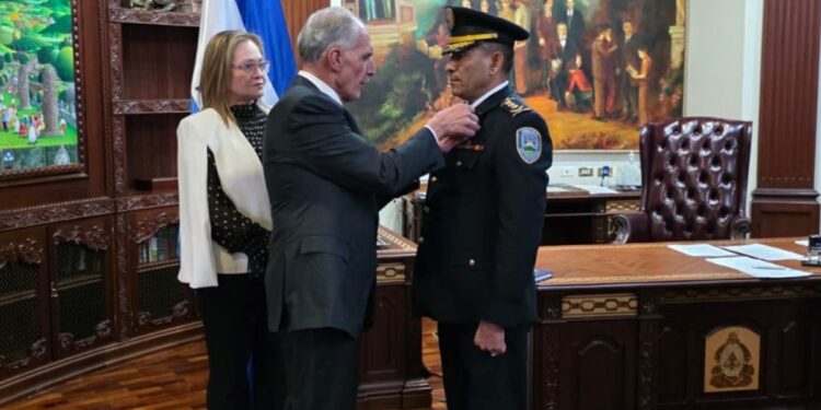 Rigoberto Oseguera Mass juramentado como nuevo director de la Policía Nacional