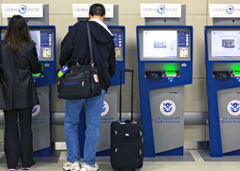 Suspensión de controles rápidos en aeropuertos de EE. UU. por cierre gubernamental