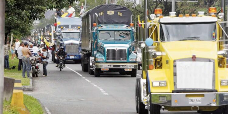 Transporte pesado amenaza con irse a paro de labores por aumento de la tarifa del peaje