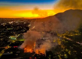 Tres muertos deja incendio en San Salvador