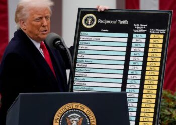 Trump anuncia que aumentará los nuevos aranceles globales de Estados Unidos del 10 al 15%