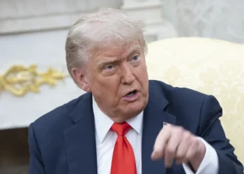 Donald Trump impone un arancel del 25 % a los países que compren bienes de Irán