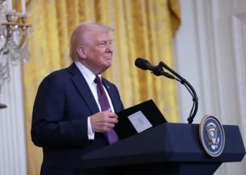 Trump analiza exigir a los bancos de EE.UU. los datos sobre la nacionalidad de sus clientes