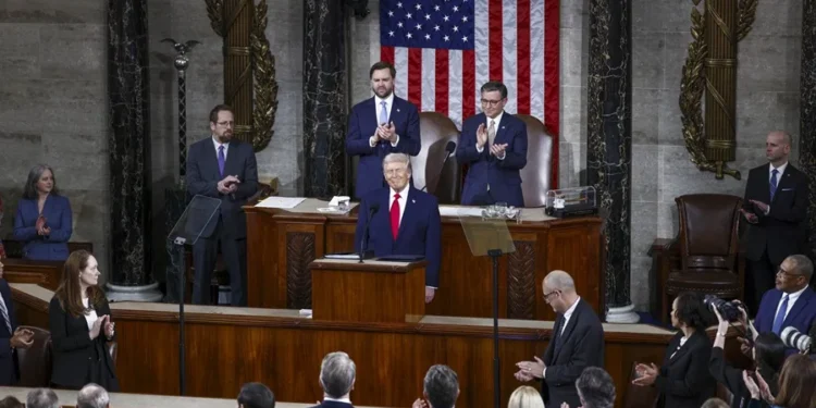 Trump presume de cero cruces fronterizos, caída del tráfico de fentanilo y baja inflación en su discurso del Estado de la Unión