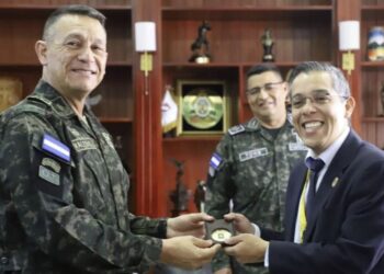 Fuerzas Armadas y la UNAH fortalecen lazos de cooperación en beneficio de la comunidad estudiantil y la nación