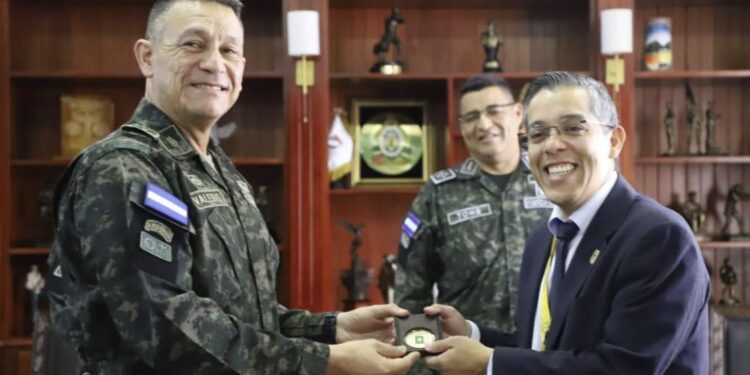 Fuerzas Armadas y la UNAH fortalecen lazos de cooperación en beneficio de la comunidad estudiantil y la nación