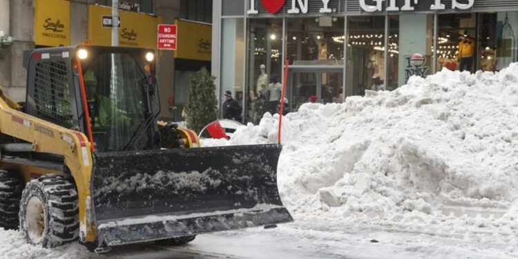 Unos 56 millones de personas están en alerta en el noreste de EE.UU. por una tormenta invernal