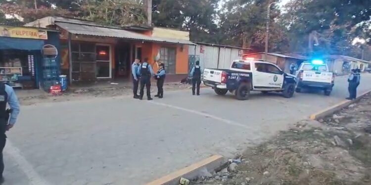 ¡Violencia desenfrenada! A pedradas y a vista de todos le quitan la vida a una persona en pleno centro de Quimistán, Santa Bárbara