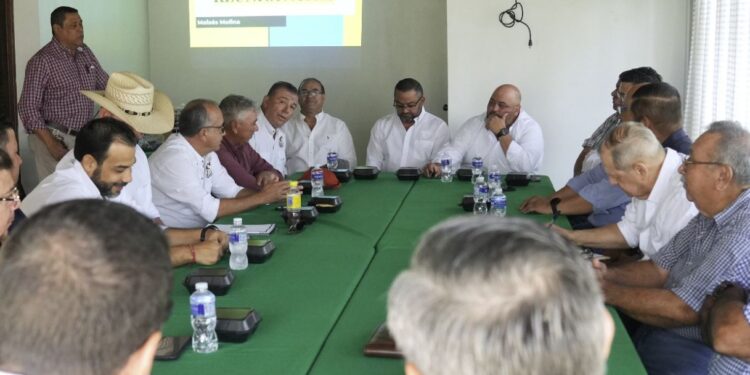 Gobierno y sector productivo articulan estrategias para impulsar la producción nacional