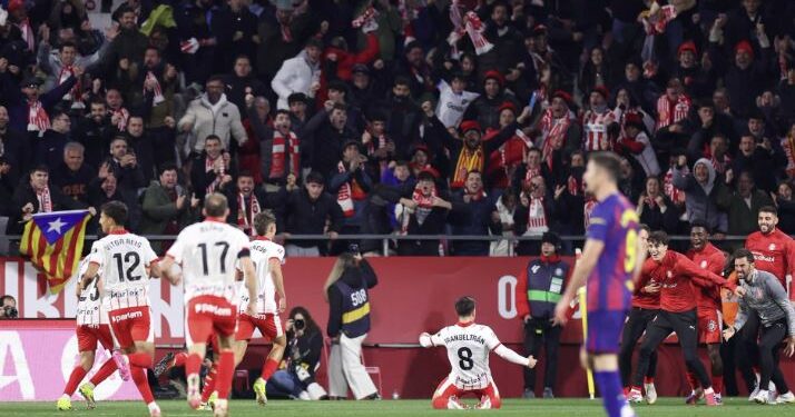 Barcelona pierde el partido, el liderato, la personalidad, el buen juego… Y Real Madrid asume la cima
