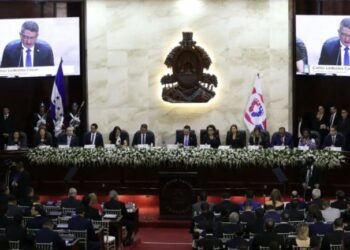 ¡Bien chaineados! diputados aprobaron el código de vestimenta y tendrán que ir formales a las sesiones