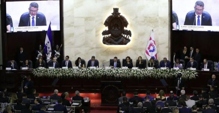 ¡Bien chaineados! diputados aprobaron el código de vestimenta y tendrán que ir formales a las sesiones