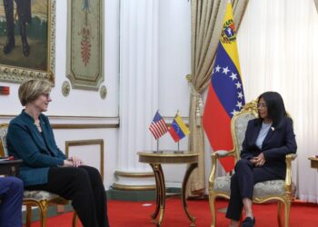 Delcy Rodríguez recibió en Miraflores a la Encargada de Negocios de EEUU en Venezuela