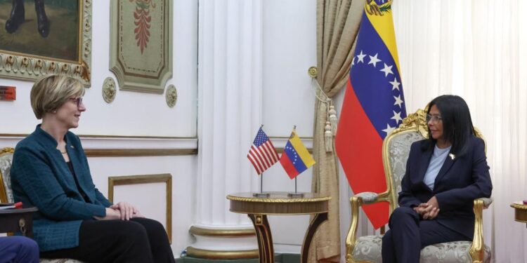Delcy Rodríguez recibió en Miraflores a la Encargada de Negocios de EEUU en Venezuela