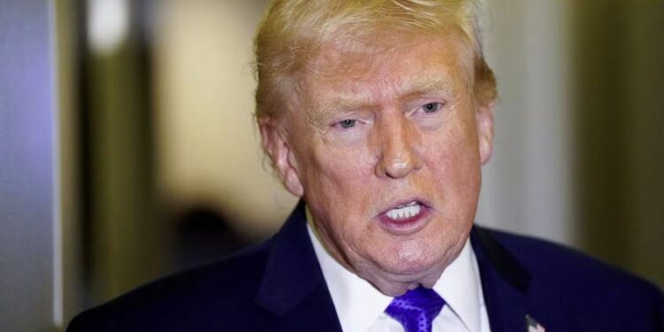 Trump dijo que en diez días se definirá si hay acuerdo nuclear con Irán y advirtió: “Puede que tenga que ir un paso más allá”