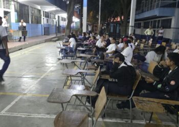 ¡A clases! Autoridades inauguraron la jornada nocturna en los centros educativos de la capital