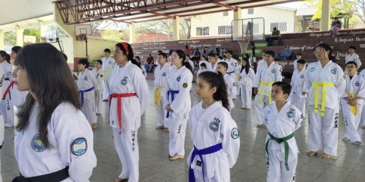 Niños y jóvenes participan en Seminario Técnico de TaeKwon-Do ITF