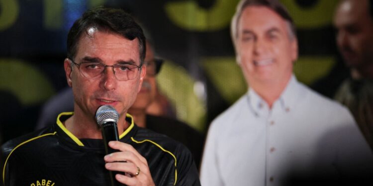 Flávio Bolsonaro descarta cualquier interferencia de Trump en las elecciones de Brasil