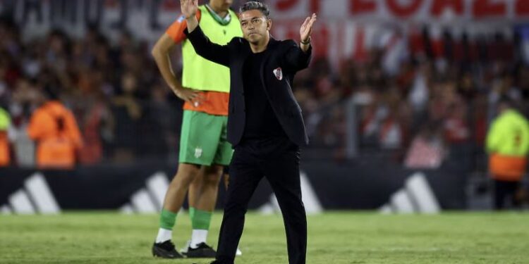 La escena final de la despedida de Gallardo de River Plate: de la ovación al técnico a la estruendosa silbatina a los jugadores