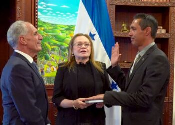 Presidente Nasry Asfura juramenta a nuevas autoridades en el SAR, Confi y Senaf