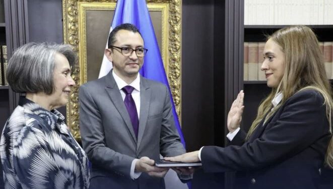 Hija del expresidente “Pepe” Lobo fue juramentada como embajadora de Honduras en Guatemala
