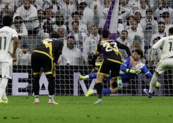 Real Madrid gana “a puras cachas” y con un penalito de Mbappé en los últimos minutos