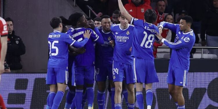 El Real Madrid cambia la cara para imponerse al Benfica en Lisboa y encarrila los playoff de Champions