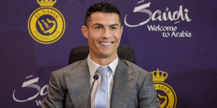 ¡Nueva faceta! Cristiano compra el 25% del Almería