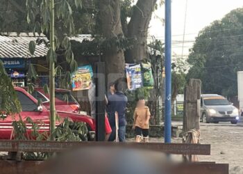 ¡Terrible violencia! Sobre la banca donde descansaba ultiman a joven en SPS