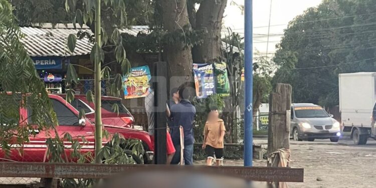 ¡Terrible violencia! Sobre la banca donde descansaba ultiman a joven en SPS
