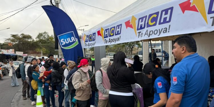 ¡Tradición que se mantiene! HCH y sus patrocinadores consienten con sabrosos alimentos a los feligreses en Suyapa