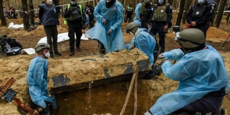 Hallan 33 cuerpos en una fosa común en Kenia, entre ellos 25 niños